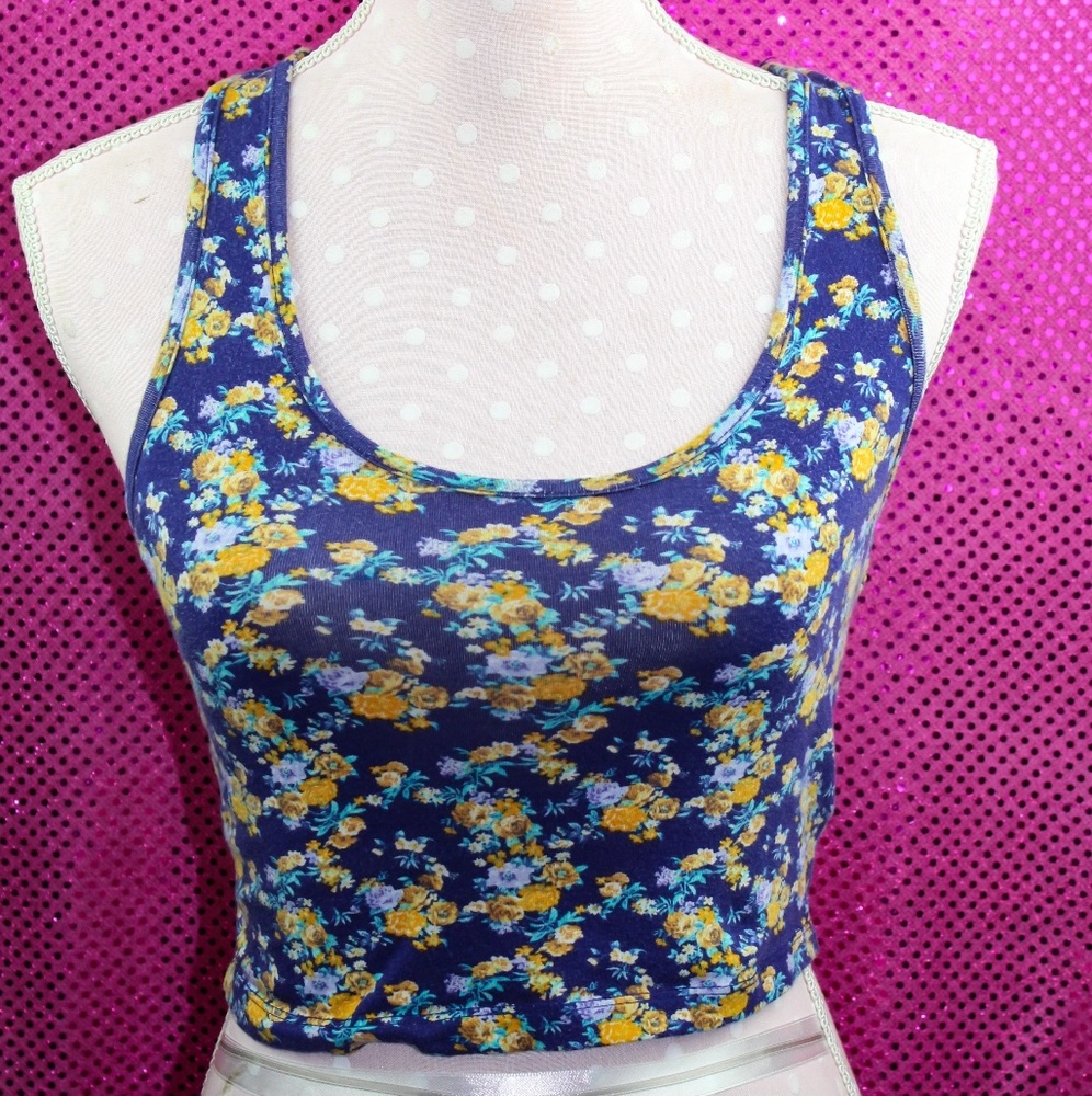 ****Bundle 4/$25**** Indigo Floral Crop Top